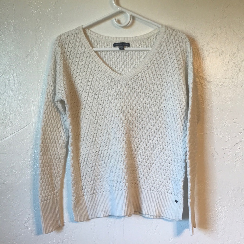 American Eagle white v-neck sweater small